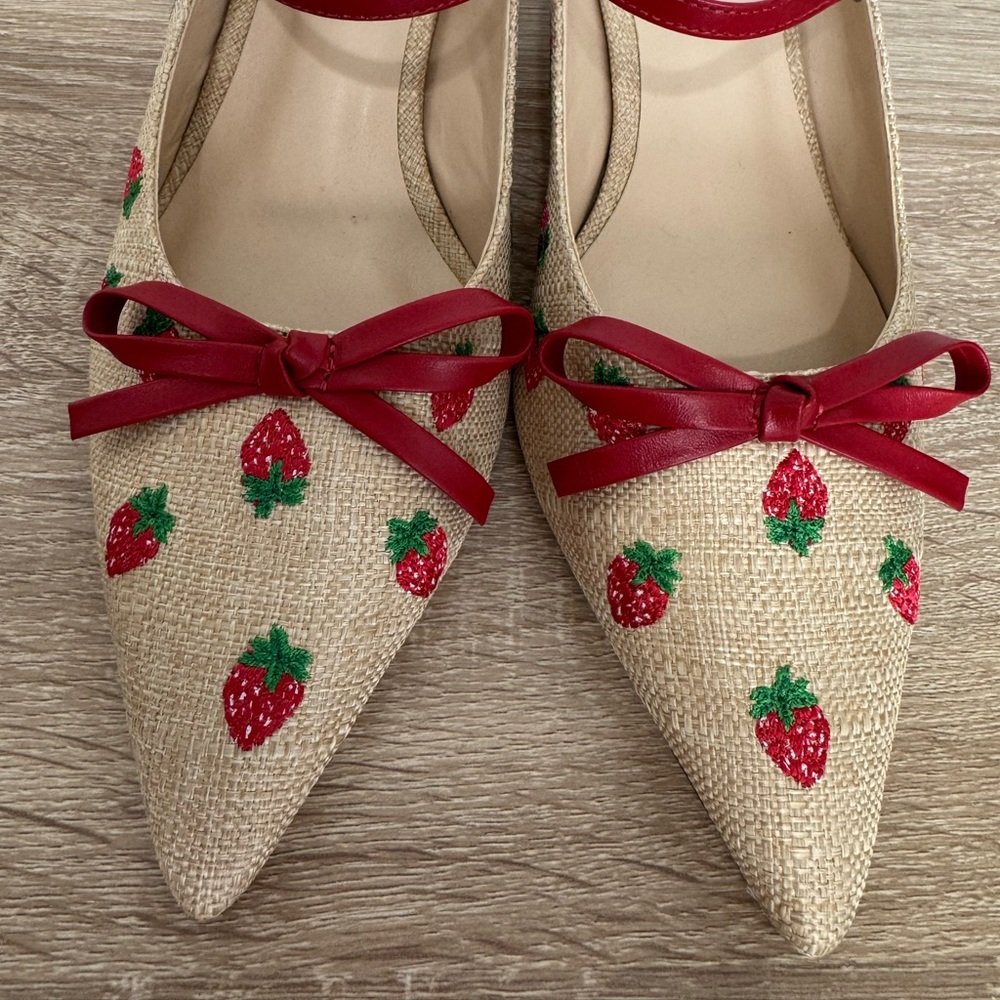 Maeve Straw Pointed-Toe Slingback Heels with Red Strawberry Embroidery - Picture 3 of 8
